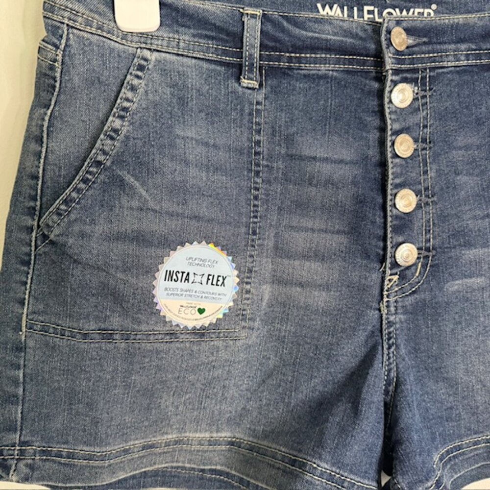 WallFlower Flirty Curvy High Rise Button Fly Jean Shorts Size 13 - Picture 2 of 5